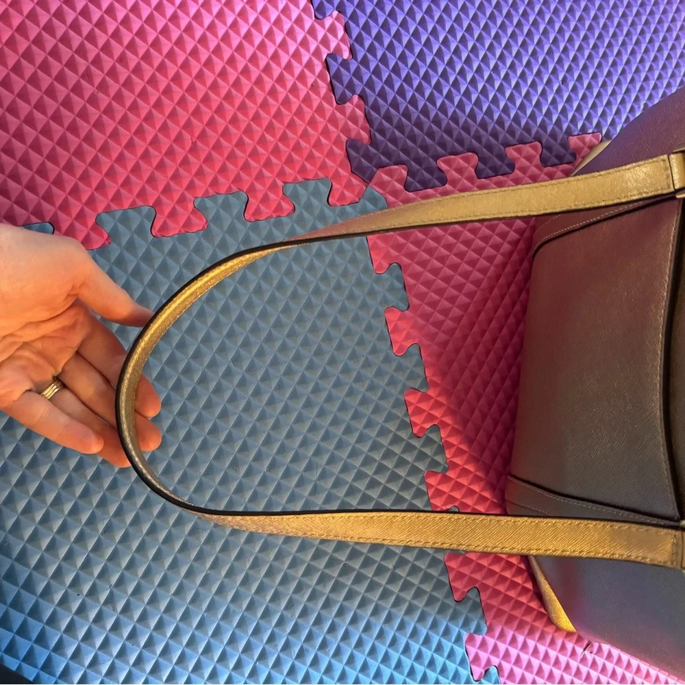 Micheal Kors gold large Bag - Picture 6 of 11